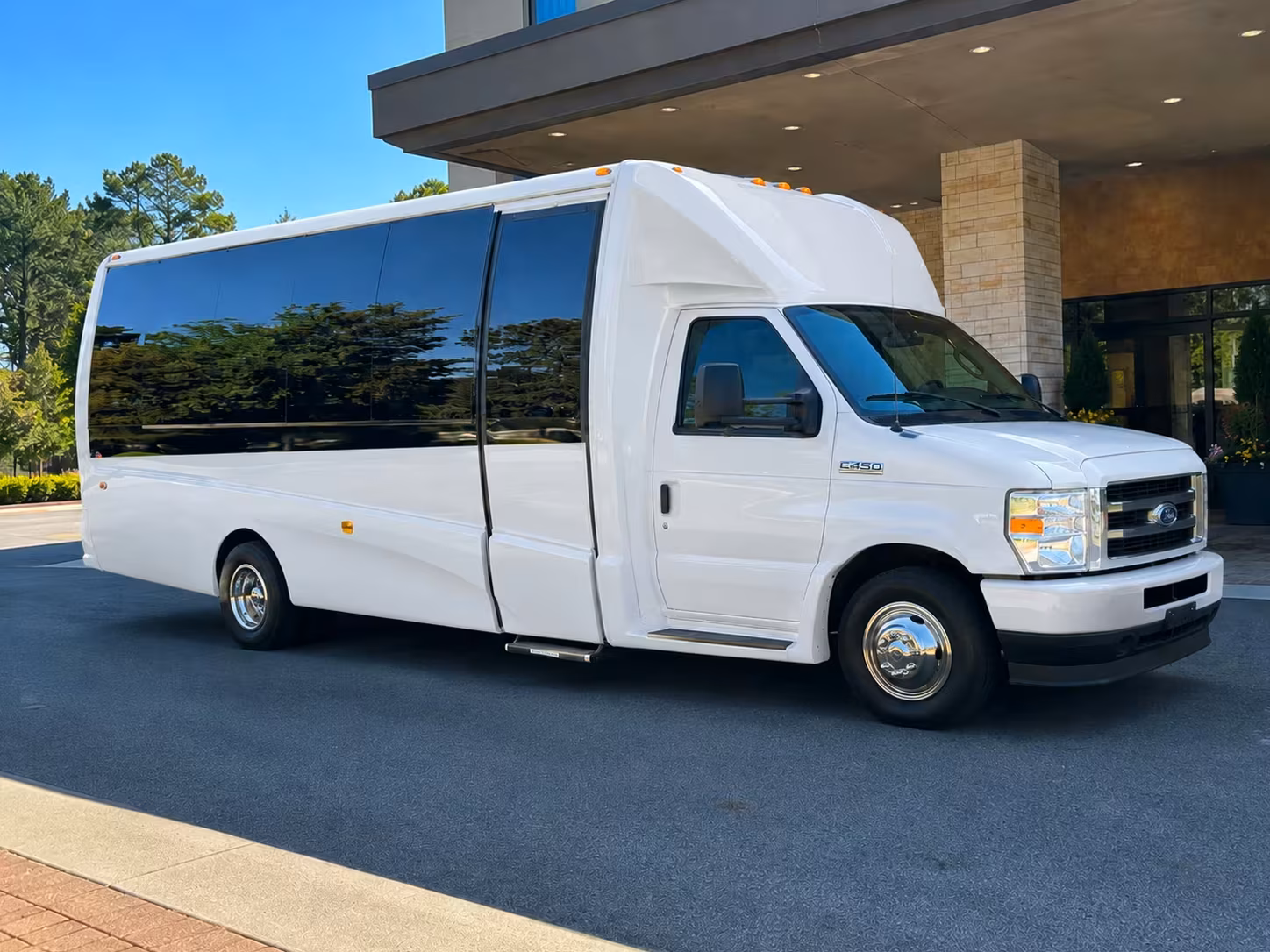 pharr minibus rentals for nature and wildlife field trips